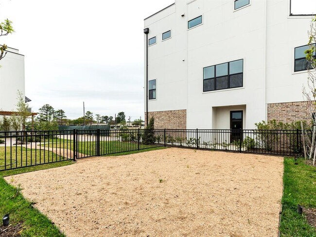 Foto del edificio - 1278 N Post Oak Rd