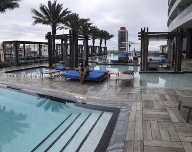Building Photo - 4111 S Ocean Dr