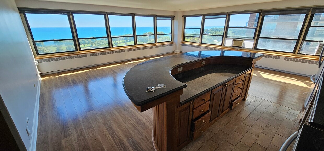 Primary Photo - 707 W Gordon Ter