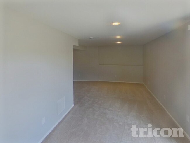Building Photo - 7335 Dobbs Dr