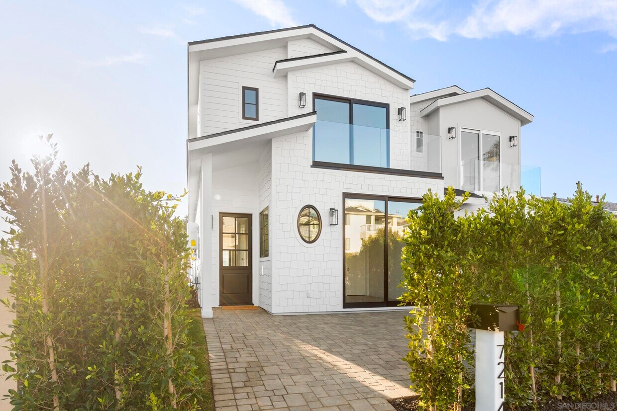 Foto principal - 7214 Fay Ave