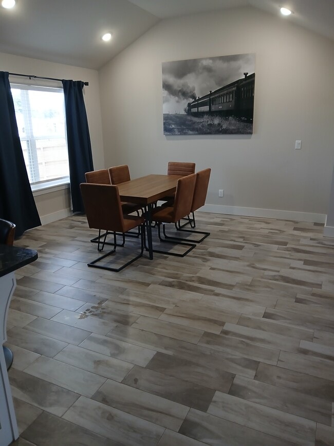 Building Photo - 324 Marsanne St