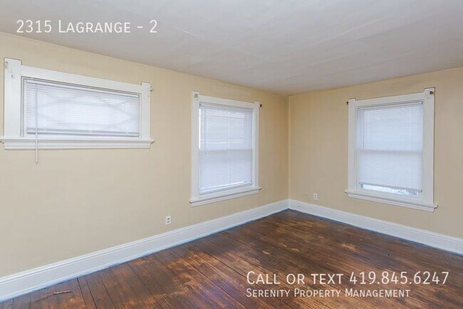 Building Photo - Spacious Duplex For Rent