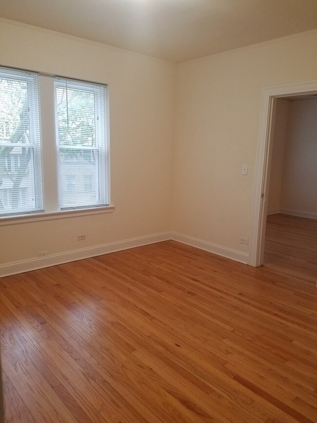 Foto del edificio - 7342 N Damen Ave