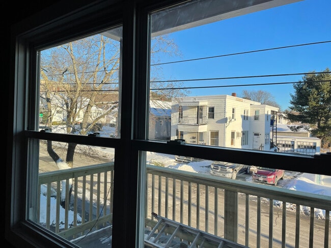 Building Photo - 160 Webber Ave