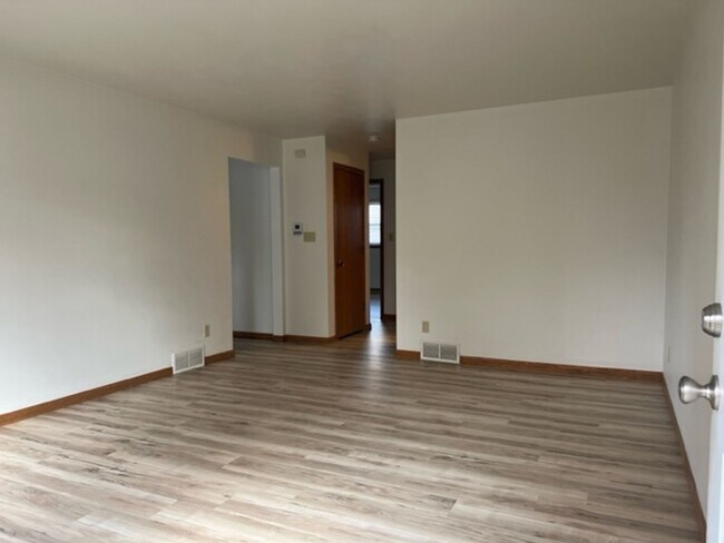 Building Photo - 1200 - 1202 Sylvan