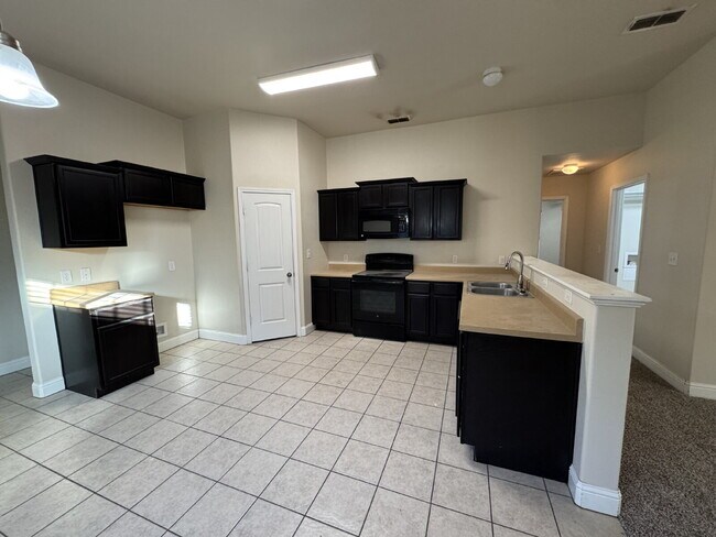 Foto del edificio - Beautiful Home in South Lubbock Near Restaurants, Grocery Store, & Shopping!