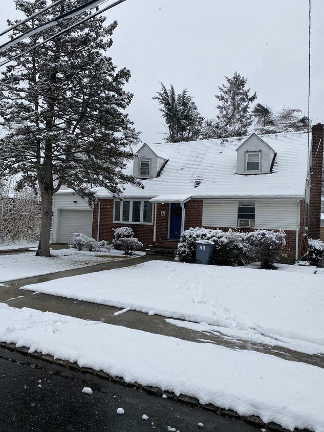 Foto principal - 30 Manor Ave