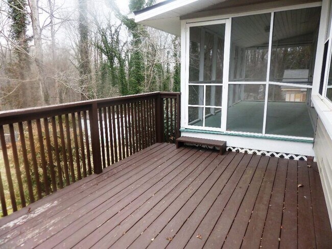 Building Photo - 311 East Forest Ln