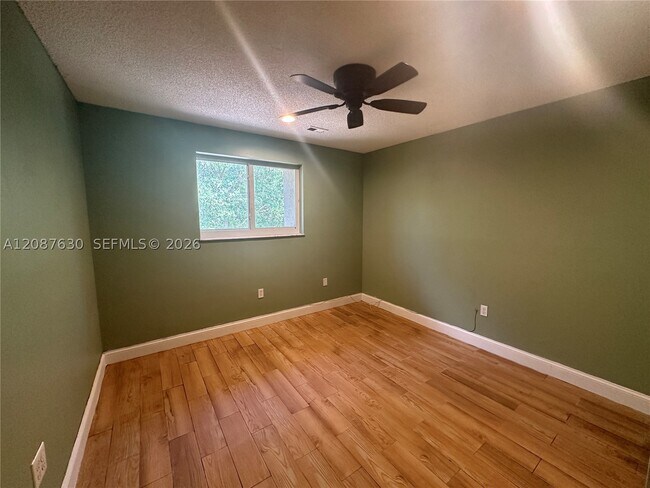 Foto del edificio - 1718 NW 56th Terrace