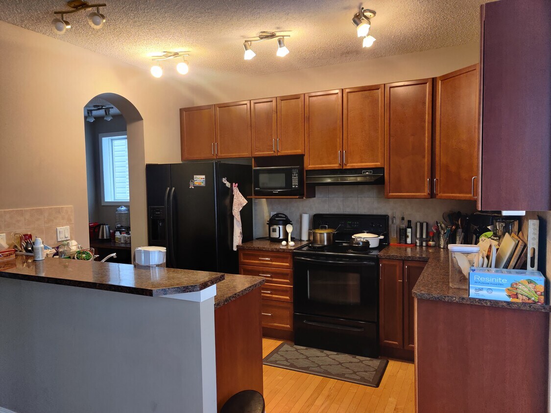 Primary Photo - 8887 Royal Oak Way NW