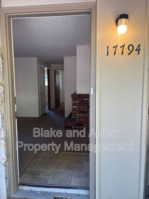 Foto del edificio - 17794 Webster Rd