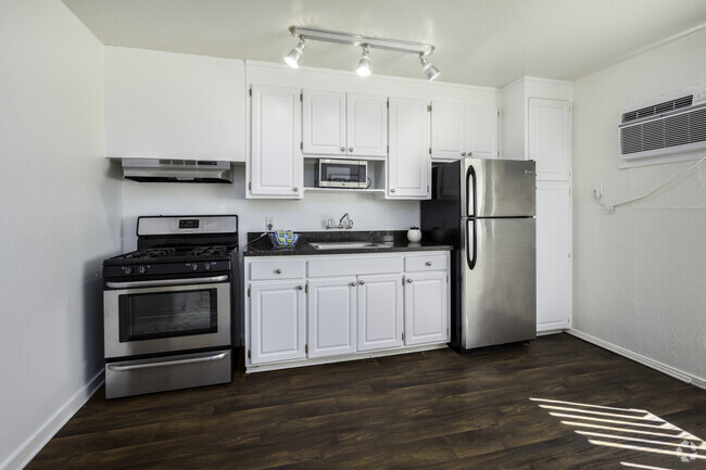 1BR, 1BA - 480SF - Kitchen - Academy Lane Apartment Homes