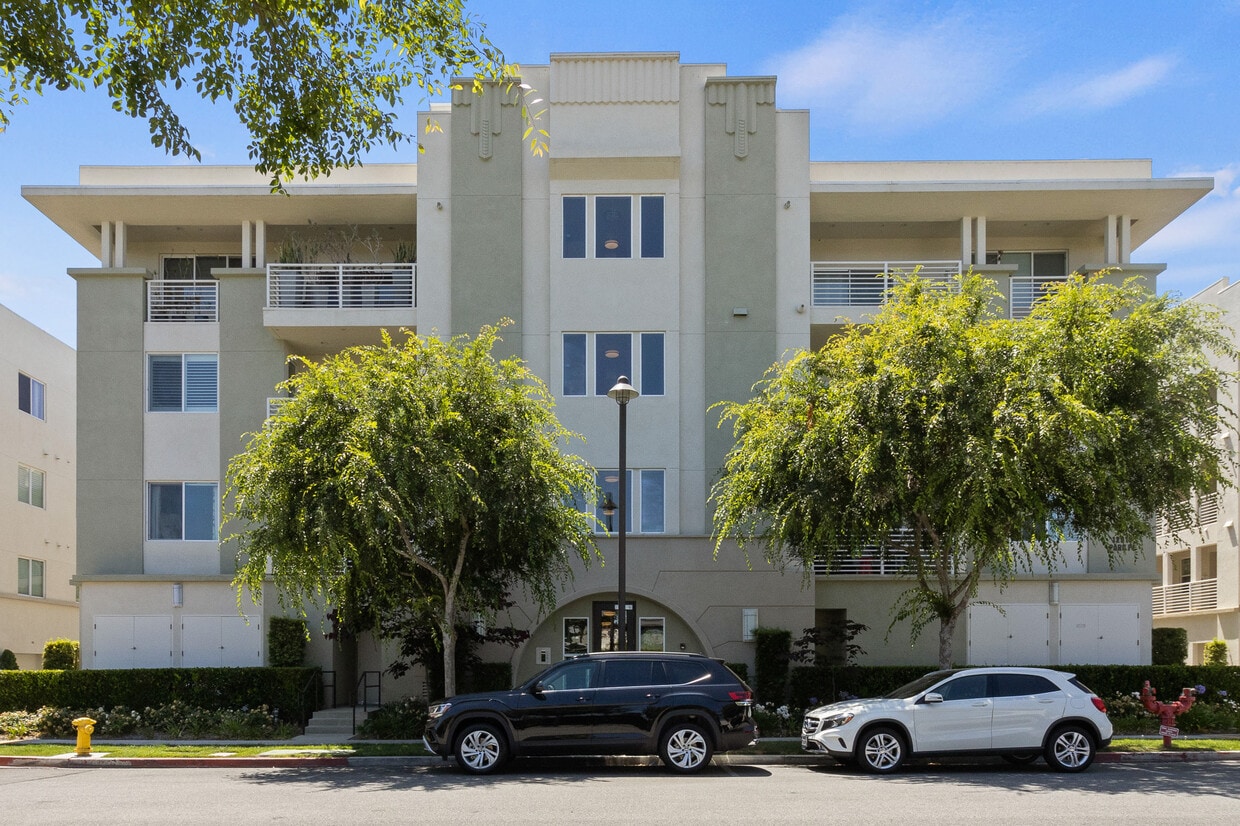 Primary Photo - 12915 Park Pl