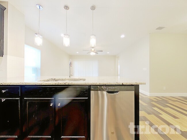 Foto del edificio - 9229 Halsey Dr