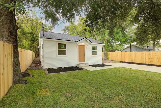 Building Photo - 2805 2nd Ave N