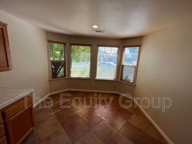 Building Photo - 1422 E Mesa Ct