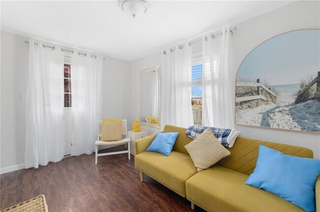 Foto del edificio - 66 Knowlesway Ext