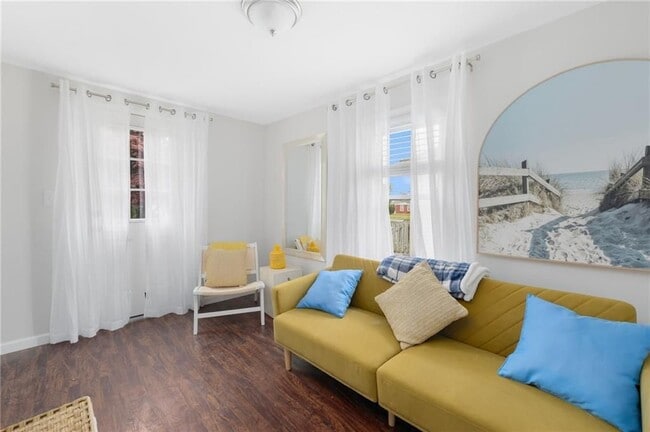 Foto del edificio - 66 Knowlesway, Upper unit