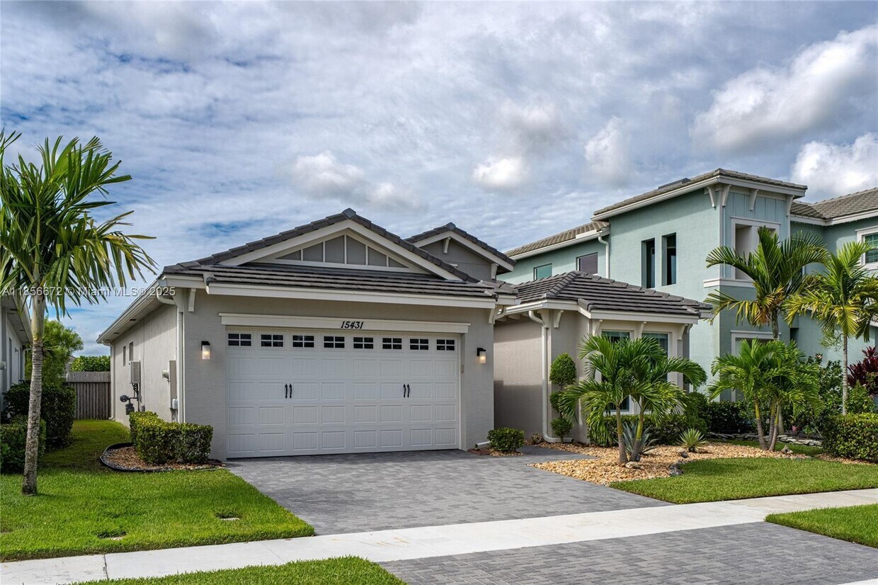 Foto principal - 15431 Goldfinch Cir