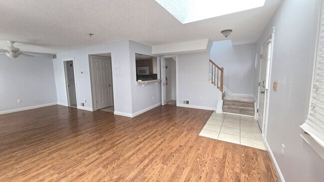 Foto del edificio - 2 Bedroom 2 Bathroom Townhome