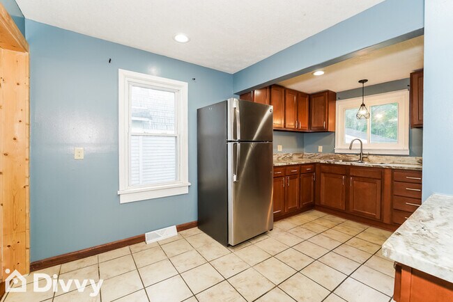 Building Photo - 5579 Dalewood Ave