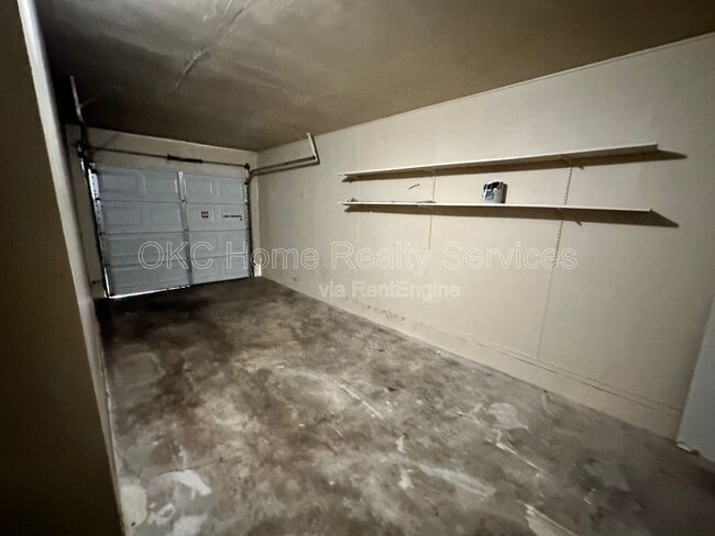 Building Photo - 8417 S Villa Ave