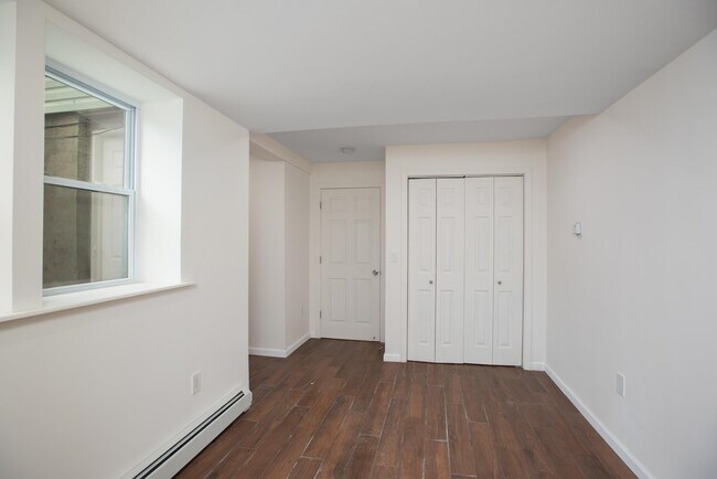 Building Photo - 331 Forrest St
