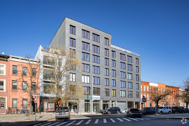 Building Photo - 15 Somers St