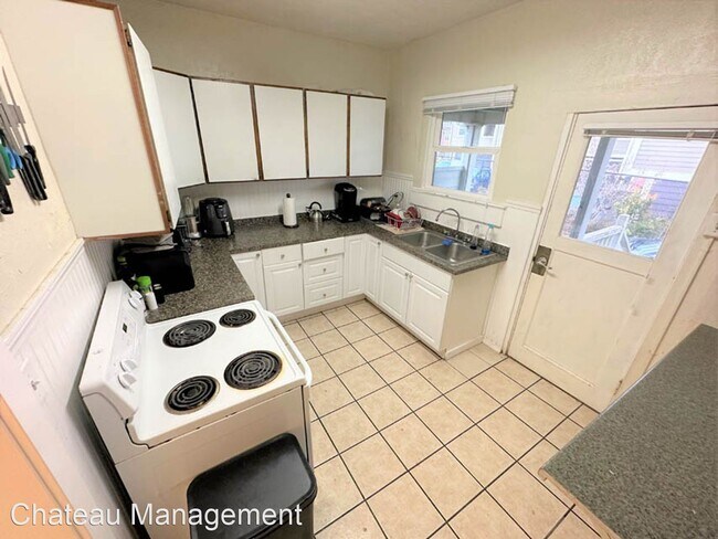 Building Photo - 5 br, 2 bath House - 120 NW 23rd St.