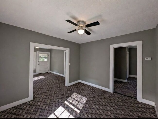 Building Photo - Sweet 2/1 Home in Marianna