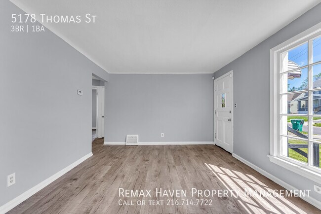 Building Photo - 5178 Thomas St, Maple Heights - Spacious 3...