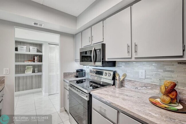 Building Photo - 1101 River Reach Dr