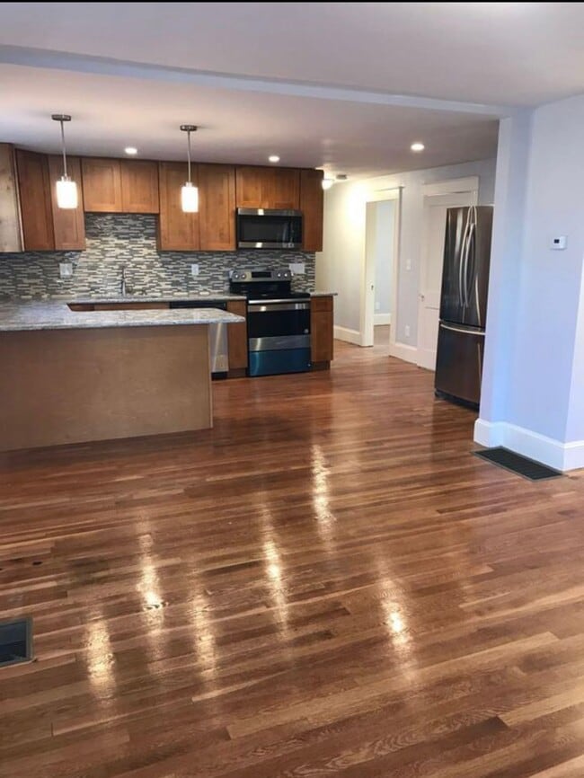 Building Photo - 5 Ellsworth Rd