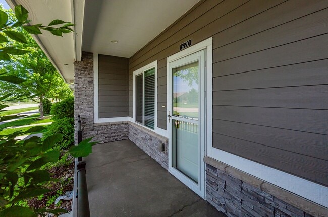 Building Photo - GREAT LOCATION!! 3 Bedroom, 2.5 Bathroom Townhome in Waukee!