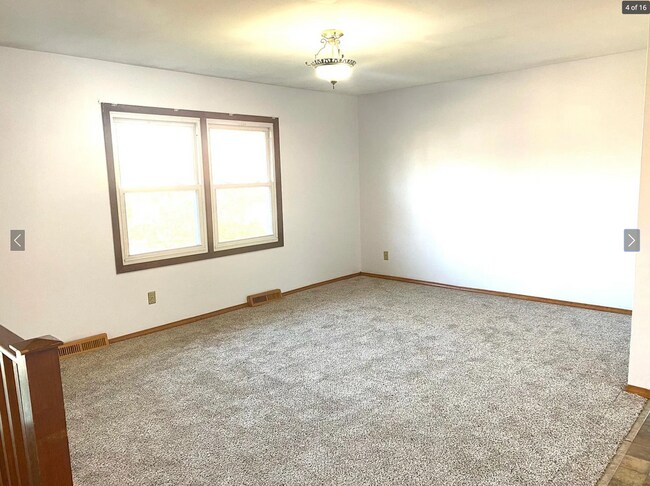 Building Photo - 237 Willow Dr
