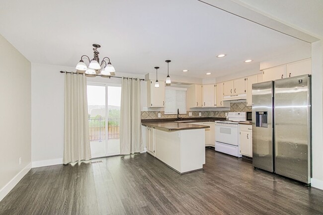 Building Photo - Remodeled Orem Home! Large Backyard! Amazing Location!