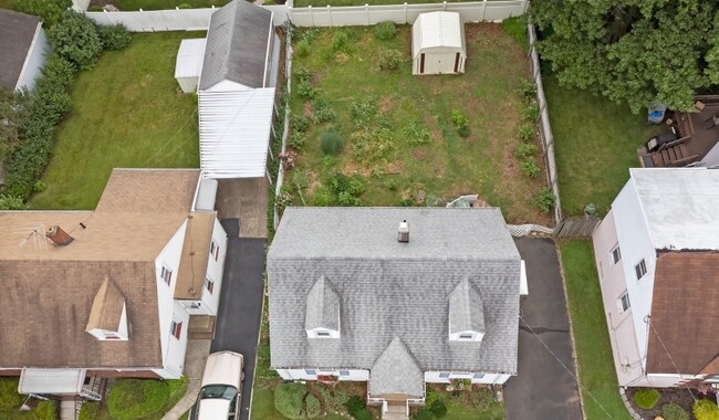 Building Photo - 717 Ercama St