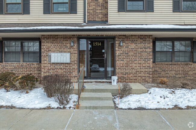 Entrance - Jefferson West Condominiums