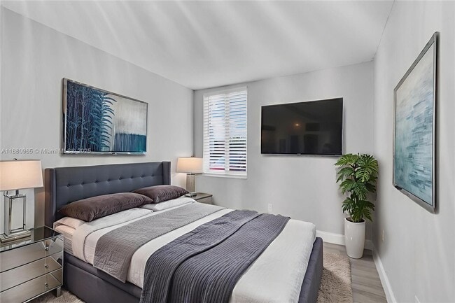 Building Photo - 1885 W 56th St