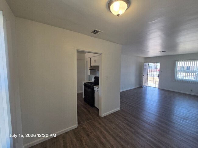 Foto del edificio - West Covina home with HUGE back yard!
