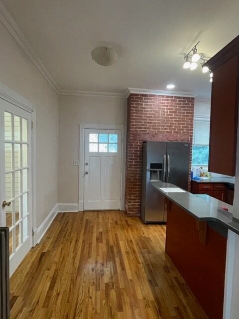 Building Photo - 110 Hendricks Ave