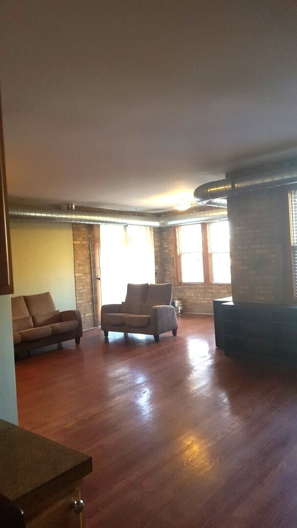 Foto del edificio - 1657 W Pratt Blvd