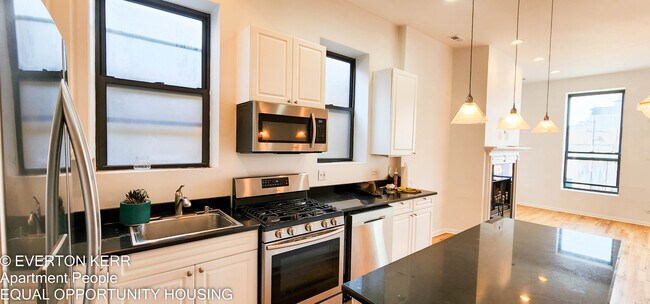 Building Photo - 1753 W Chicago Ave