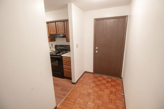 Building Photo - 506 Columbia Dr