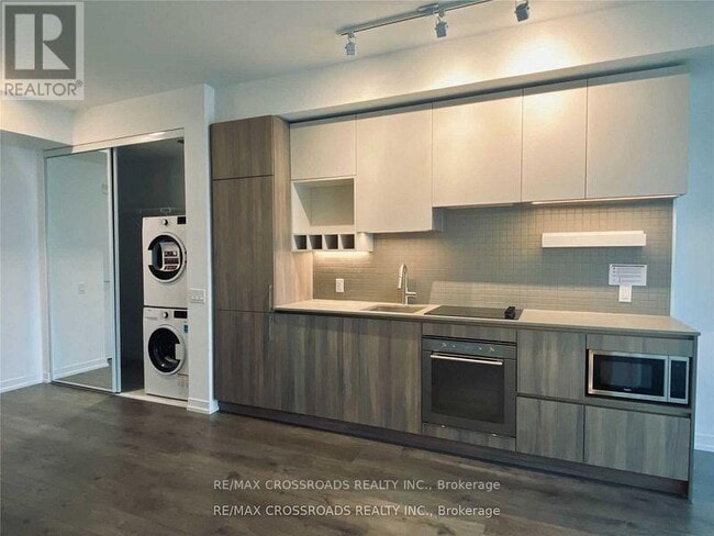 Photo du bâtiment - 950-4950 Portage Pkwy