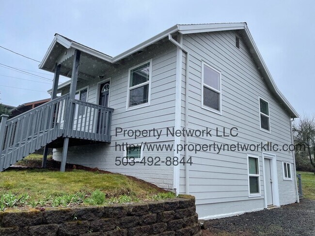 Building Photo - 2 Bedroom Home in Sandy Oregon
