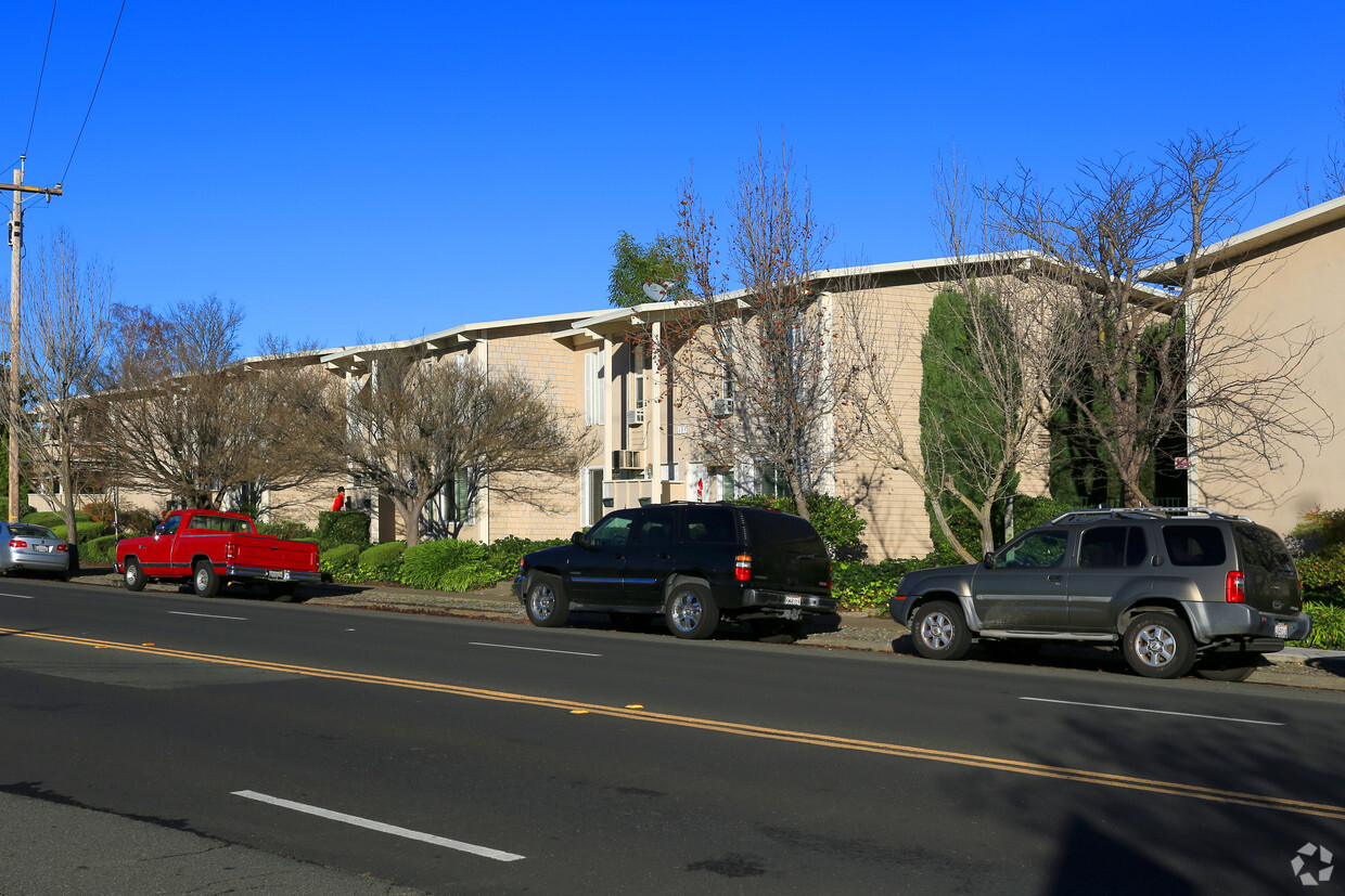 Building Photo - Apartments on Cabot Way