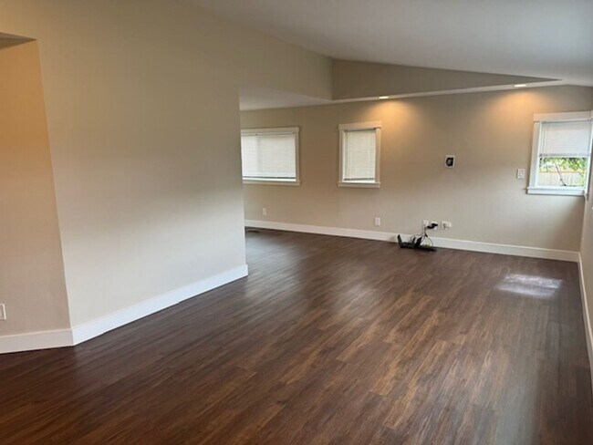 Foto del edificio - 3 Bedroom 2 bathroom House!
