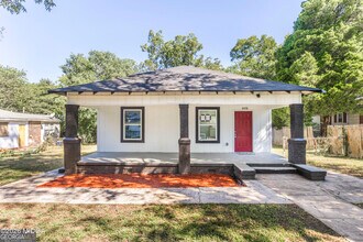 Building Photo - 1175 Hartley St